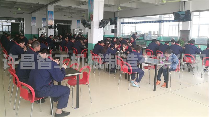 强化“食堂”管理，保障“舌尖”安全 k8凯发餐厅